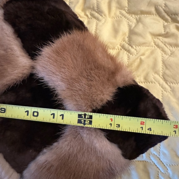 Two fur accent pillows - Picture 7 of 8